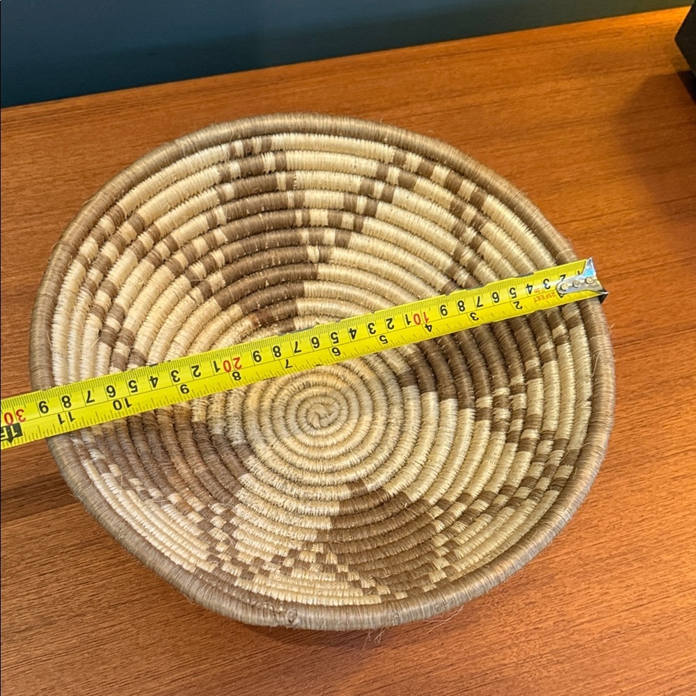 Vintage native or African-American African hand woven  in basket - Picture 3 of 4